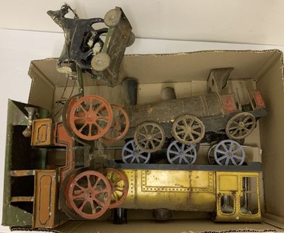  Jouets de bazar 1900. Deux locomotives de plancher en tôle peinte et voiture type...