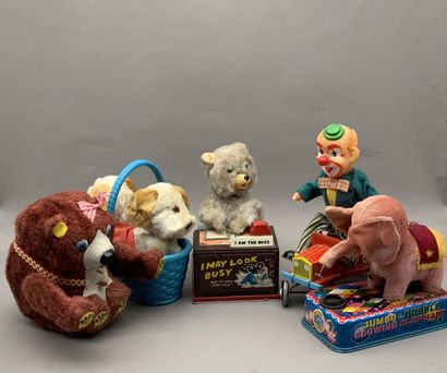 null Cinq jouets en peluche, à piles et mécaniques, dont éléphant - ours - chien...