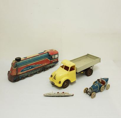  Jouets divers. Locomotive ÉCLAIR, camion benne WS 1200, Bugatti PAYA (réédition),...