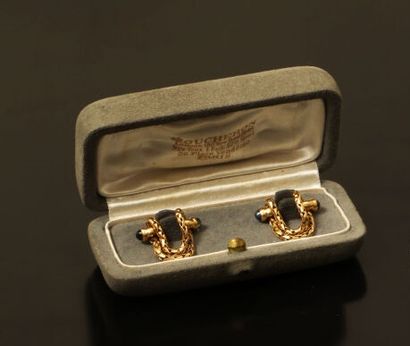 null BOUCHERON

Cufflinks in 18K (750°/°°) yellow gold with chain motif ending in...
