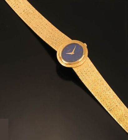null PIAGET, circa 1970. 

Lady's watch in 18K yellow gold (750 °/°°). Ovoid dial...