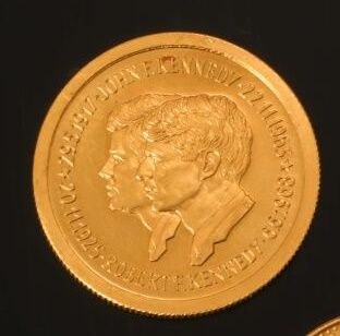 null Medal in gold 999 °/°° with the double effigy of John Fitzgerald Kennedy and...