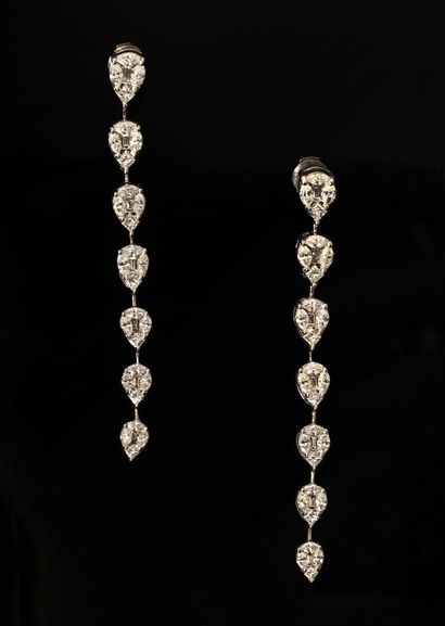null Pair of 18K (750 °/°°) white gold earrings set with a fall of pear-shaped diamonds...