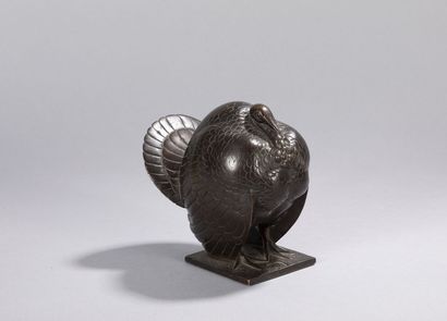 null Sculpture in bronze with a shaded brown patina representing a turkey. Marked...