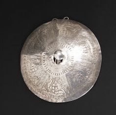 null 
Lot of 3 silver alloy buttons 800°/°° engraved.

Thailand or Burma, Akha. 

Diameter...
