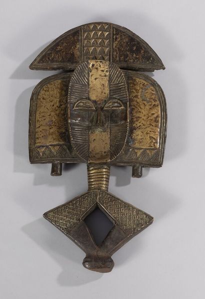 null Reliquary figure in wood and brass plates. 

Kota, Gabon. 

Height : 57 cm