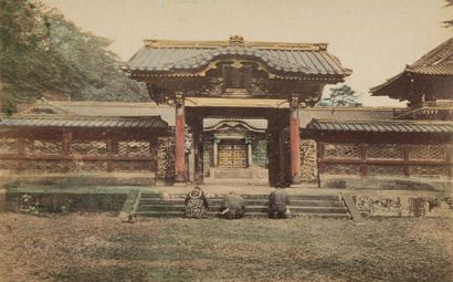 null JAPAN / album of old photographs of Japan /geishas

Scenes, views of sites and...