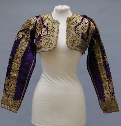 null Short jacket in purple velvet amply embroidered in thread and gold and silver...