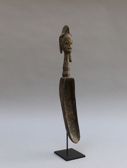 null Ceremonial spoon in wood with dark patina. 

Baule, Ivory Coast

Height : 49,5...