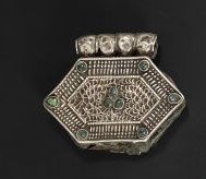 null 
Reliquary Gau of square form in silver alloy low-titre repoussé and copper,...