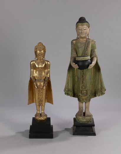 null Lot of two carved wood sculptures, lacquered in green or gold and partially...