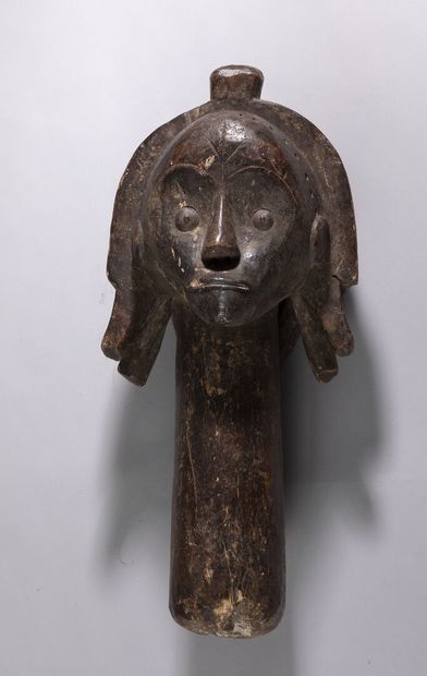 null Wooden head with brown patina of Byeri. 

Fang, Gabon. 

Height : 59 cm