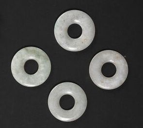null Lot of 35 jade and nephrite Bi discs, white celadon with green veins. 

China,...