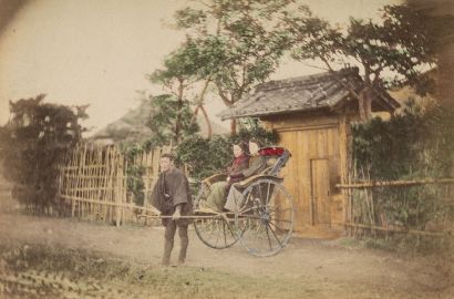 null JAPAN / album of old photographs of Japan /geishas

Scenes, views of sites and...