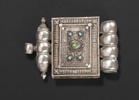 null 
Reliquary Gau of square form in silver alloy low-titre repoussé and copper,...