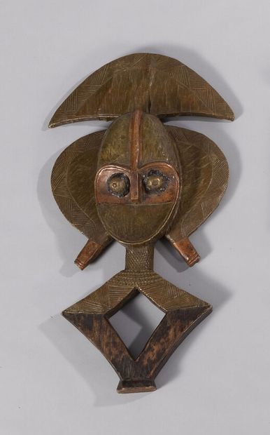 null Reliquary figure in wood and brass plates. 

Kota, Gabon.

Height : 49 cm