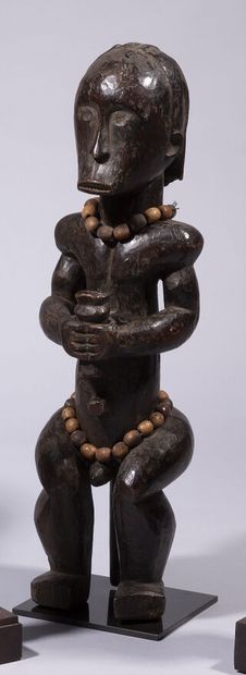 null Reliquary statue in wood with brown patina of Byeri. 

Fang, Gabon. 

Height...