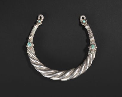 null 
Silver alloy torque necklace 800°/°° twisted with turquoise cabochons. 

Swat,...