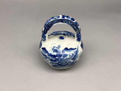 null Lime pot in blue and white porcelain called "Hue blue" decorated with a lively...