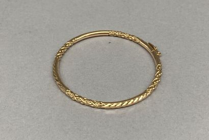 null Rigid articulated bracelet in gold 18 K (750 °/°°). Decorated with alternating...