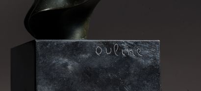 null Alexandre OULINE (actif entre 1918-1940)

Buste de femme à l'antique

Sculpture...