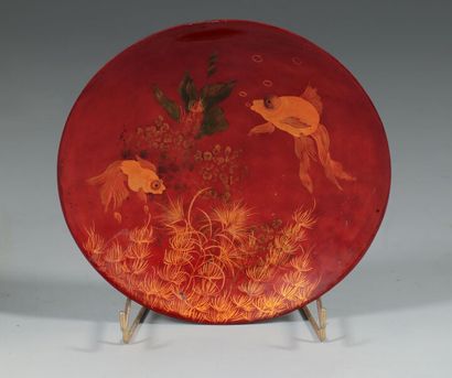 null Lot including : 

- NGUYEN QUANG MAU (20th century)

Circular lacquered wood...