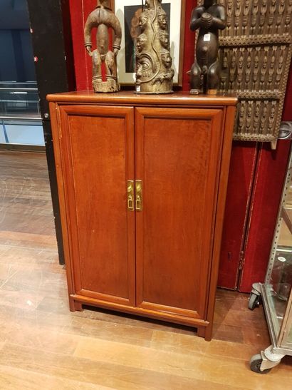 null 
Lot including: 

- A hardwood console with two drawers decorated with brass...