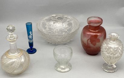 null Important lot of glassware and crystal including :

- R. LALIQUE

Baguier with...