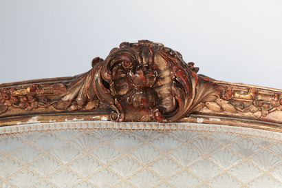 null 
Sofa basket curved wood, molded, carved, stuccoed and gilded. Backrest centered...