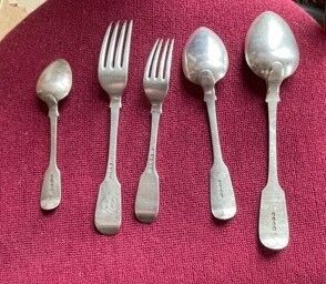 null 
Part of silver household set including : 8 soup spoons, 8 large forks, 8 dessert...