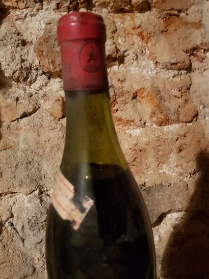 null 
Lot including: 

- Burgundy, Pinot rosé, Domaine de la Poulette, 1994.

3 bottles.

Low...