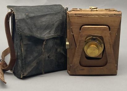 null ROGER DUBRONI



Beautiful Stereograph in oak, brass and felt with its original...