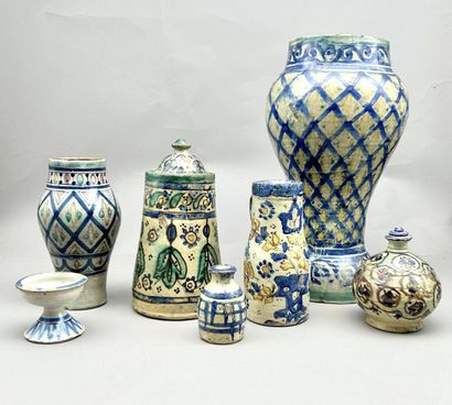 
Important ceramic lot including :

- A large...