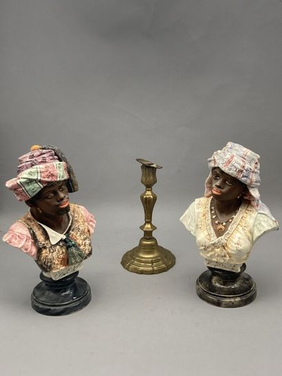 null Lot including : 

- A pair of polychrome earthenware subjects with golden highlights...