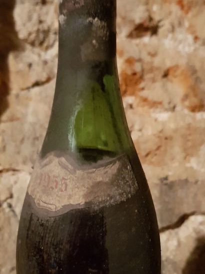 null 
Lot including: 

- Burgundy, Pinot rosé, Domaine de la Poulette, 1994.

3 bottles.

Low...