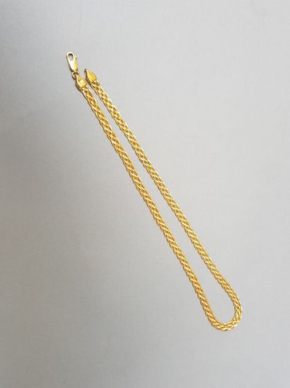 null Flexible necklace in 18 K gold (750 °/°°) with braided mesh.

Length : 45 cm

Gross...