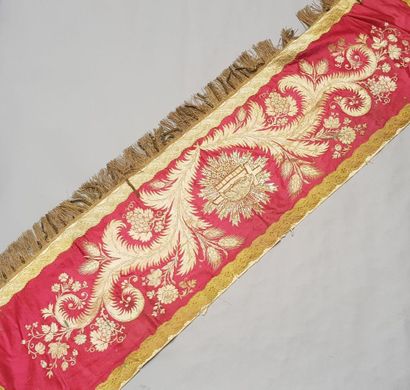 Lot including:

- A slope of a brocade processional...