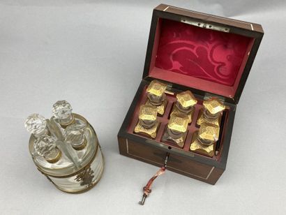 null 
Lot including : 

- A perfume cellar with six small crystal bottles. Decorated...