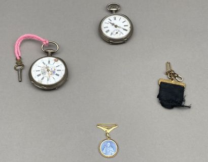 null Lot including :

- A silver pocket watch. Enamel dial with white background...