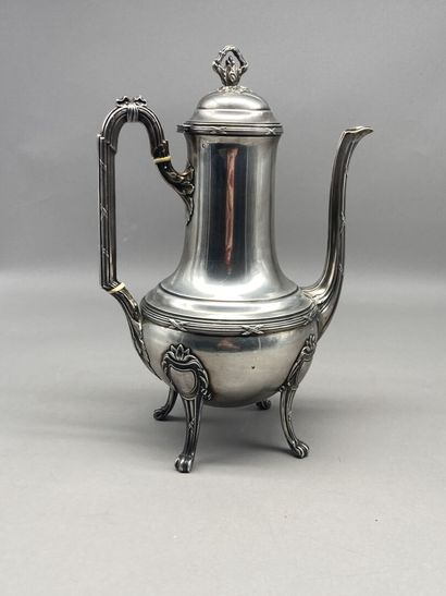 null Cafetière de style Louis XVI à haut col et à panse renflée en argent. Couvercle...