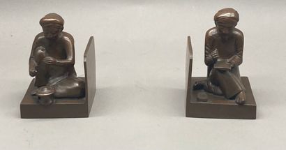 HANOI SCHOOL OF APPLIED ARTS.
Pair of bookends...