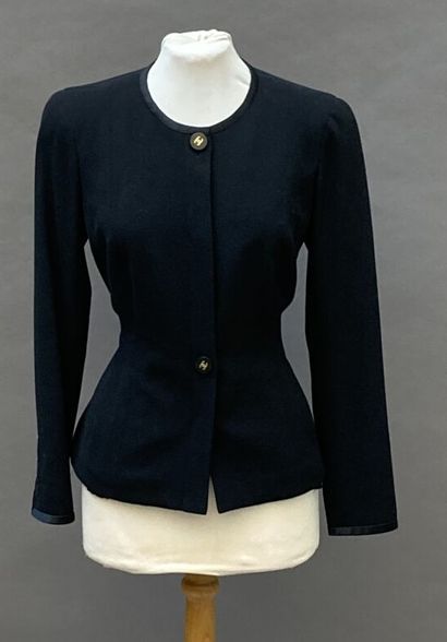 CHANEL, Boutique

Jacket in black wool crepe...