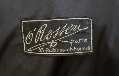 null Lot comprenant : 

- Emmanuel UNGARO, Paris

Collection Parallèle. 

Robe-blouse...