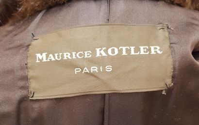 null Maurice KOTLER, Paris

Manteau croisé en vison mâle marron. Fermeture à boutons....