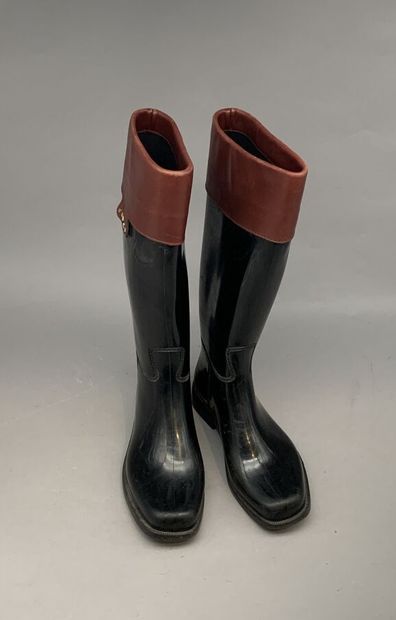 Lot including : 

- CELINE

Pair of riding...