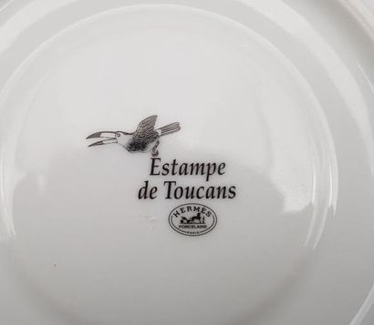 null HERMÈS

Lot comprenant :

- Modèle " Estampe de Toucans "

Quatre tasses à thé...