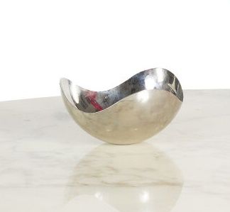 null Helle DAMKJAER (XXe-XXI siècles) pour Georg JENSEN 

Petite coupe circulaire,...