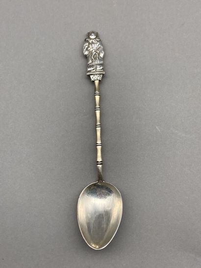 null Important lot in silver 800 °/°° including: 
- Twelve small spoons in chased...