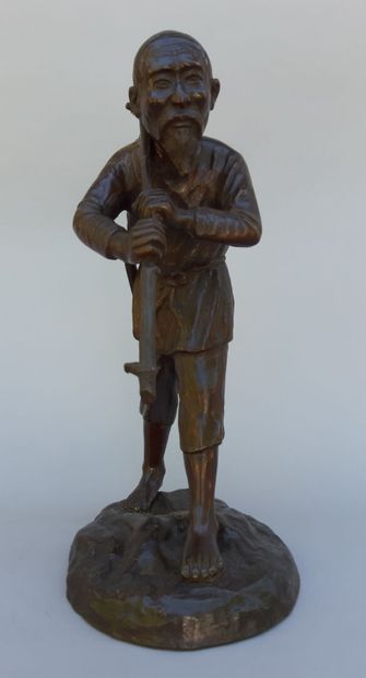 null École des Arts Appliqués de Gia Dinh.
Le pêcheur.
Importante statue en bronze...