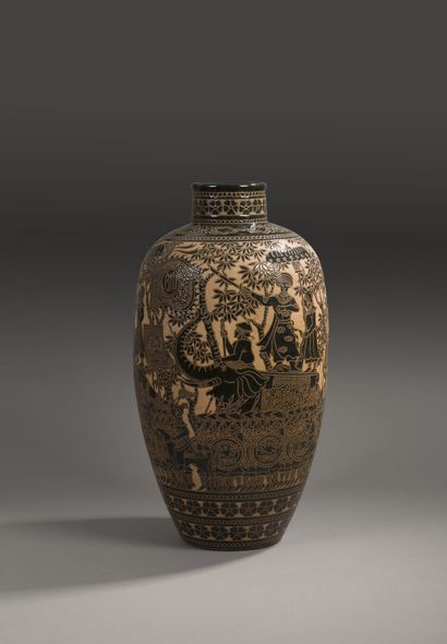 BIEN HOA. 
Large ovoid vase with a narrow...